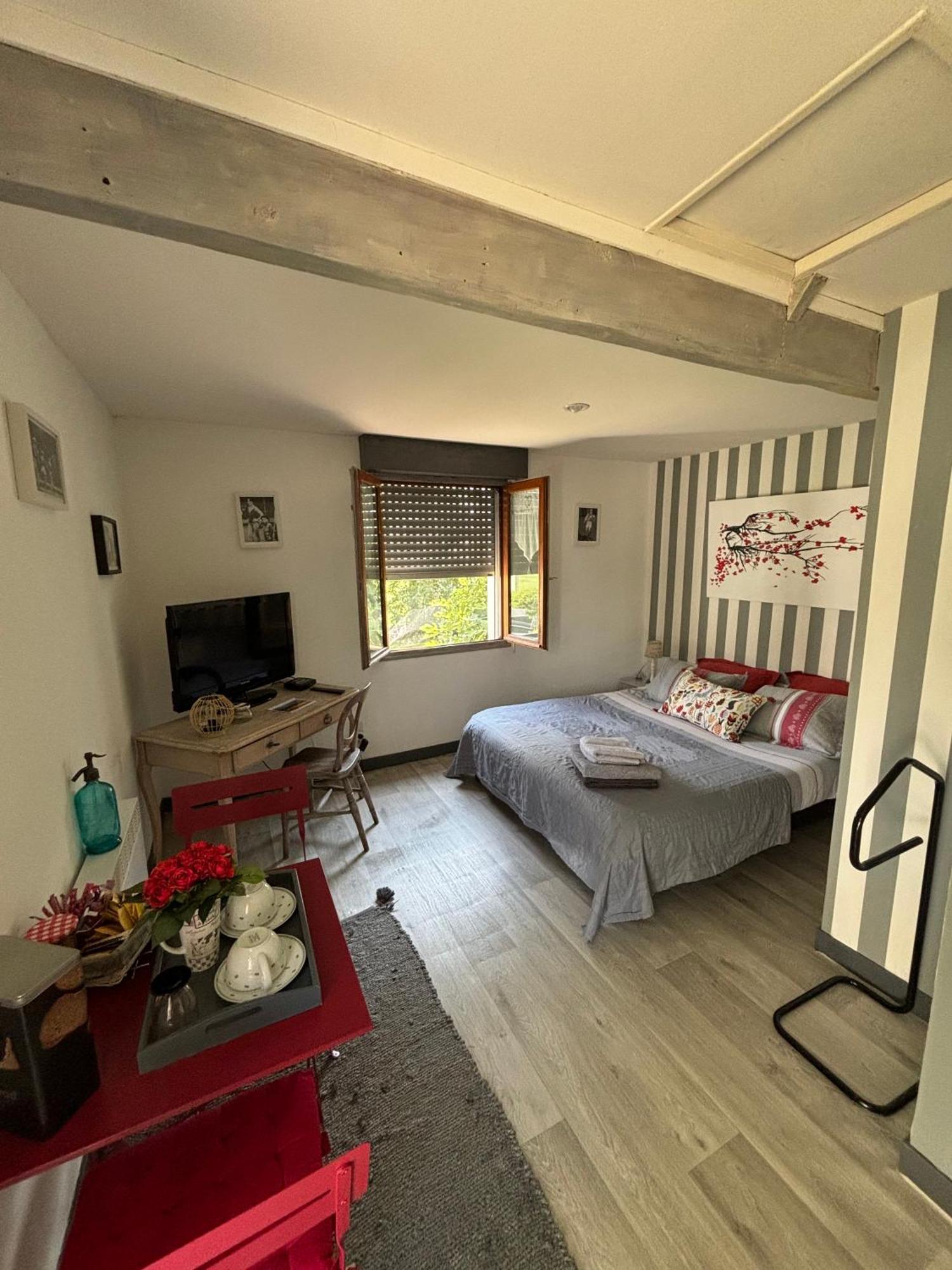 Studio En Auvergne Le Ruisseau Apartment Saint-Priest-Bramefant Екстериор снимка